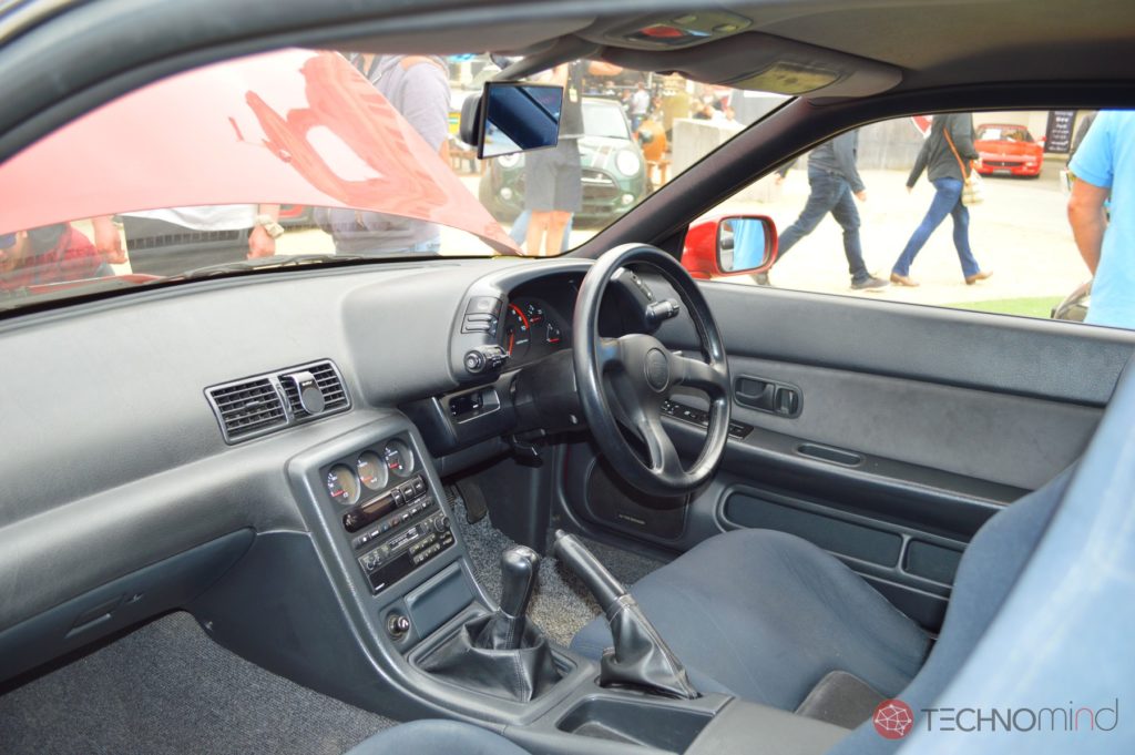 Салон Nissan Skyline GT-R V-Spec II (1994)